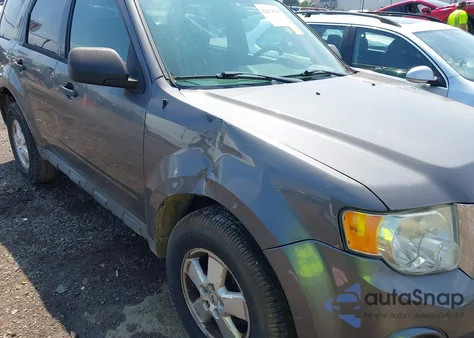 2011 Ford Escape Xlt z USA, uszkodzony, nr VIN 1FMCU0D72BKC40646